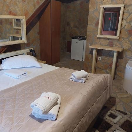 Vip Kalavrita Apartment ภายนอก รูปภาพ